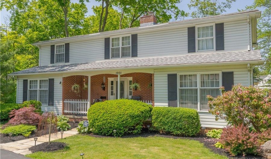 1201 Overlook Dr, Alliance, OH 44601 - 4 Beds, 4 Bath