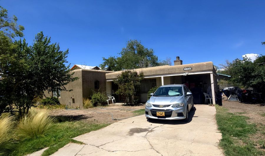 1013 La Poblana Rd NW, Albuquerque, NM 87107 - 3 Beds, 2 Bath