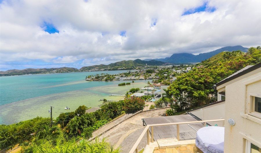 45-001 Lilipuna Rd B, Kaneohe, HI 96744 - 4 Beds, 5 Bath