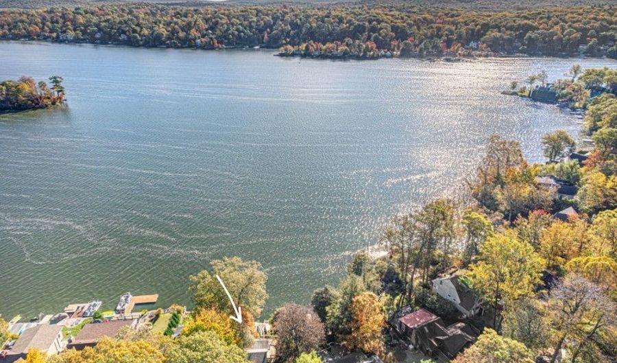 2102 Lakeside Dr, Alloway, NJ 07422 - 2 Beds, 1 Bath