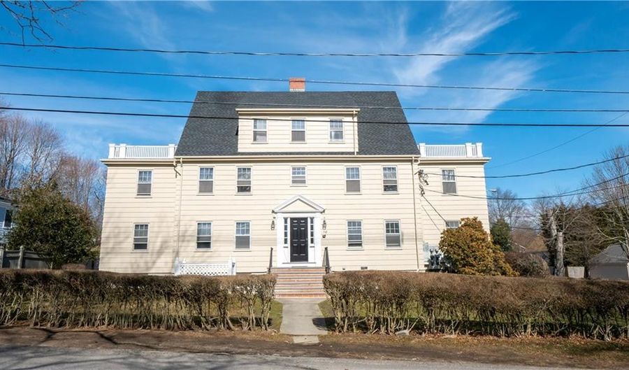 118 Ruggles Ave 101, Newport, RI 02842 - 3 Beds, 2 Bath