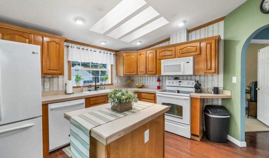 24 Osprey Rd, Alton, NH 03809 - 3 Beds, 2 Bath