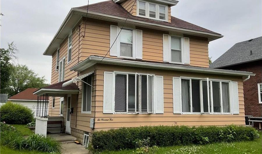 604 4th Ave SW, Austin, MN 55912 - 4 Beds, 2 Bath
