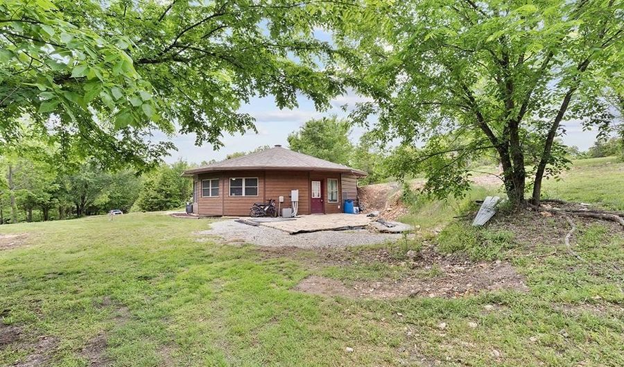 1010 Monroe Rd, Anderson, MO 64831 - 2 Beds, 2 Bath