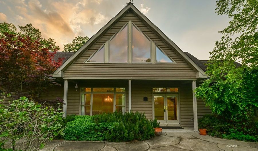 6300 Jonathan Ln, Albany, OH 45710 - 4 Beds, 3 Bath