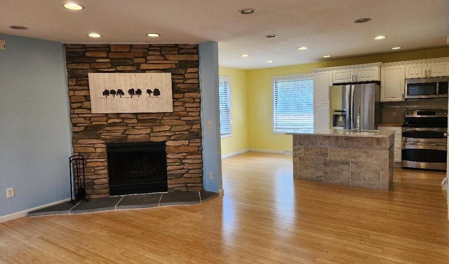 22 Baypath Way, Branford, CT 06405 - 2 Beds, 2 Bath