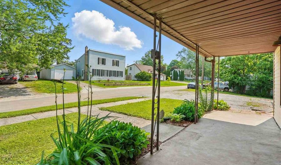615 Lincoln St, Ainsworth, IA 52201 - 1 Beds, 1 Bath