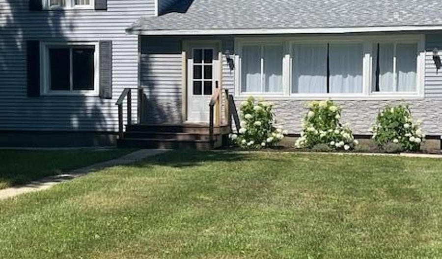 1076 38th St, Allegan, MI 49010 - 3 Beds, 1 Bath