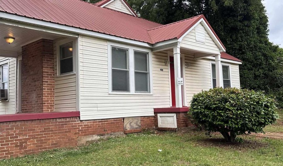 400 LEIGHTON Ave, Anniston, AL 36207 - 5 Beds, 2 Bath