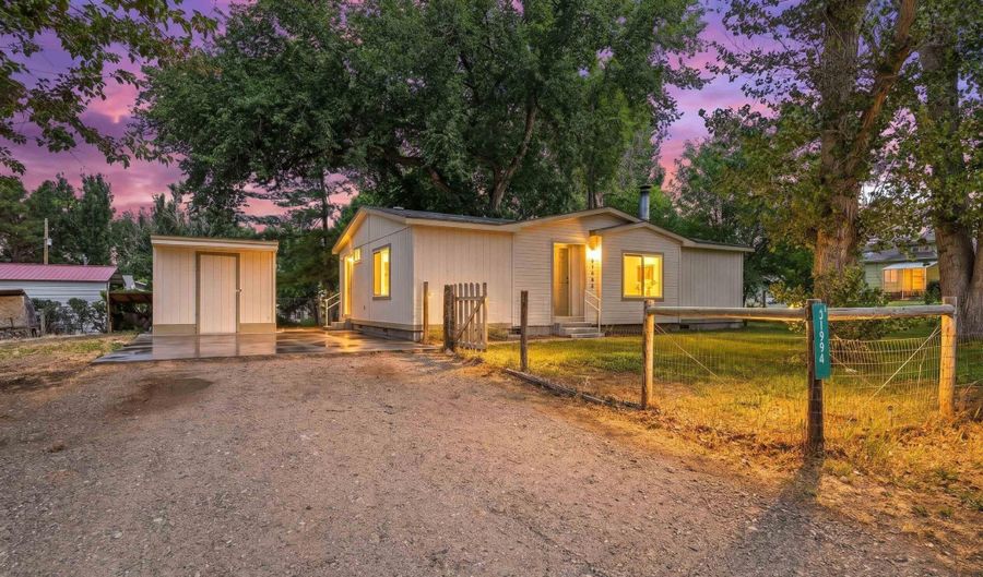 31994 Hyde St, Bruneau, ID 83604 - 3 Beds, 2 Bath