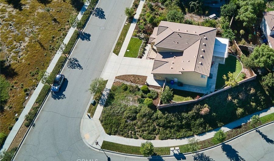 31801 Oakwood Cir, Yucaipa, CA 92399 - 4 Beds, 4 Bath