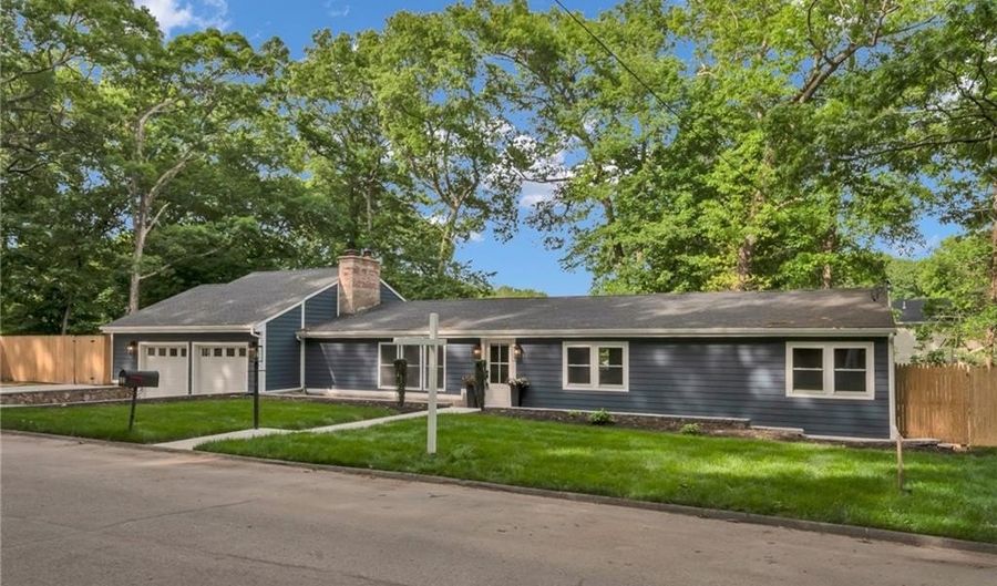 115 Hill Top Dr, Johnston, RI 02919 - 3 Beds, 3 Bath
