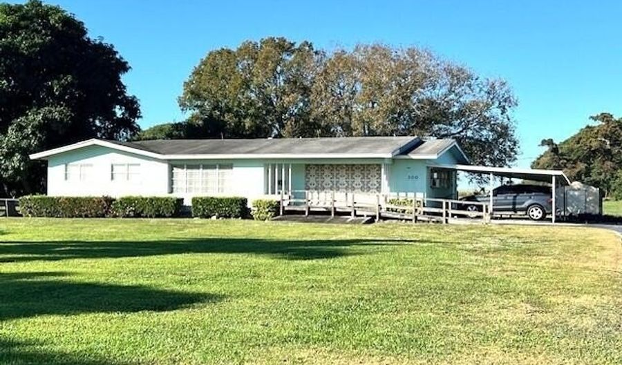 100 Royal Palm Way, Belle Glade, FL 33430 - 3 Beds, 2 Bath