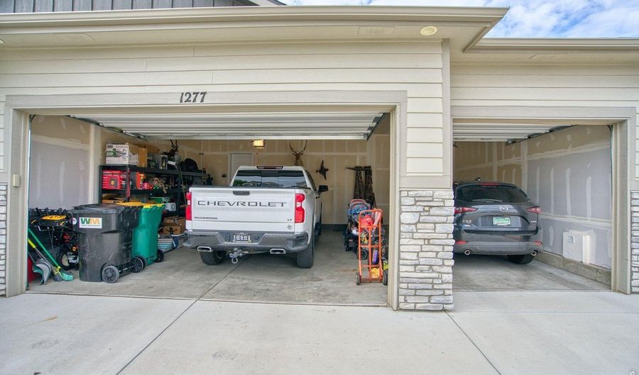 1277 Tipton St, Berthoud, CO 80513 - 5 Beds, 3 Bath