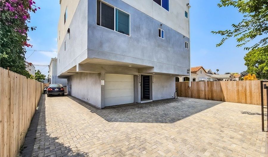 2223 S Highland Ave, Los Angeles, CA 90016 - 16 Beds, 17 Bath
