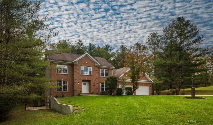 8850 Lavelle Rd, Athens, OH 45701 - 5 Beds, 4 Bath