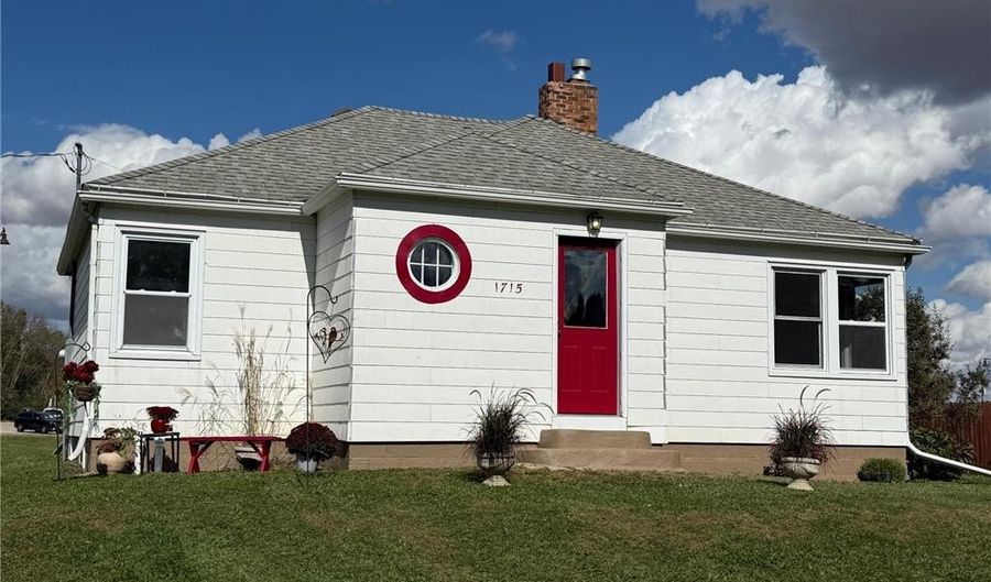 1715 SE Marshall St, Albert Lea, MN 56007 - 3 Beds, 2 Bath