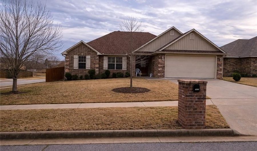 1921 Sitka Ln, Barling, AR 72923 - 3 Beds, 2 Bath