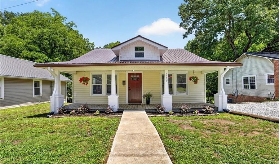 215 Uwharrie St, Asheboro, NC 27203 - 3 Beds, 2 Bath