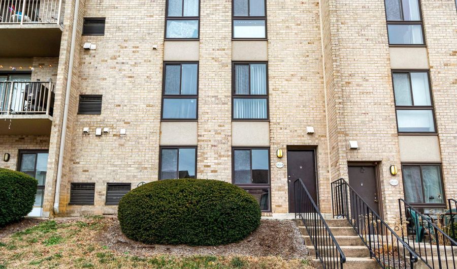 6155 EDSALL Rd B, Alexandria, VA 22304 - 2 Beds, 1 Bath