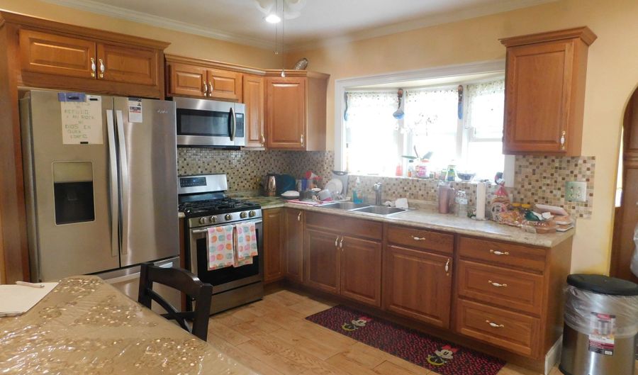 35 Merrimac St, Danbury, CT 06810 - 4 Beds, 3 Bath