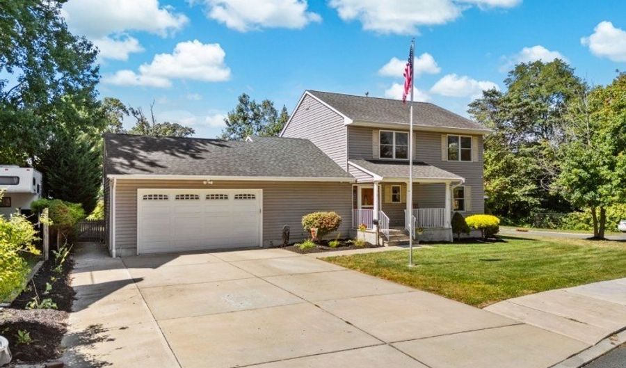 78 Wayside Dr, Aberdeen Twp., NJ 07735 - 3 Beds, 3 Bath