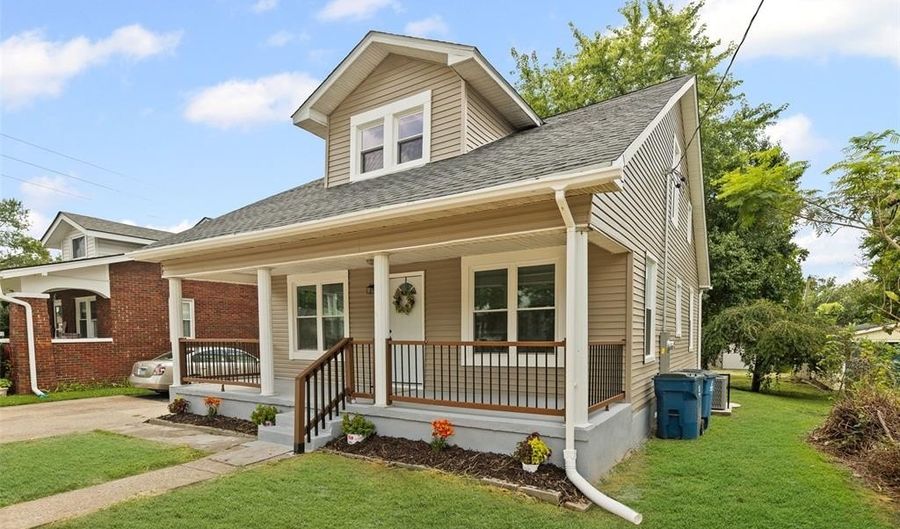 2641 Sidney St, Alton, IL 62002 - 5 Beds, 2 Bath