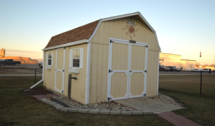 610 SW 13th Ave, Aberdeen, SD 57401 - 2 Beds, 1 Bath