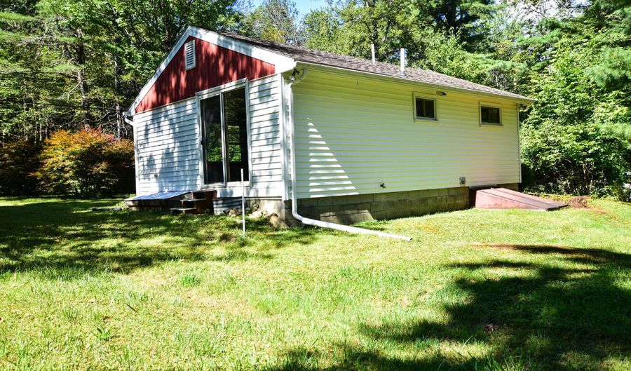 163 Sir Walter Ct, Becket, MA 01223 - 2 Beds, 1 Bath