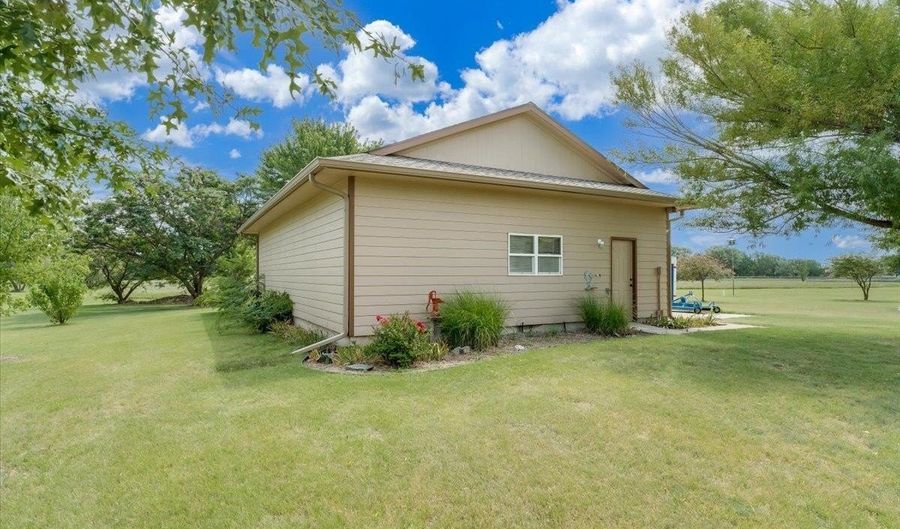 2500 N 219th St W, Andale, KS 67001 - 5 Beds, 4 Bath