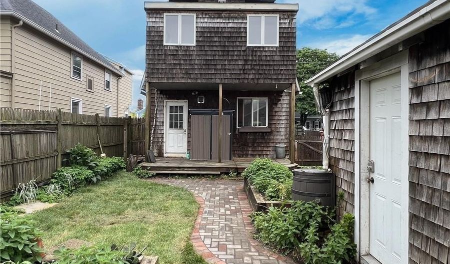 61 Blanding Ave, Barrington, RI 02806 - 2 Beds, 1 Bath