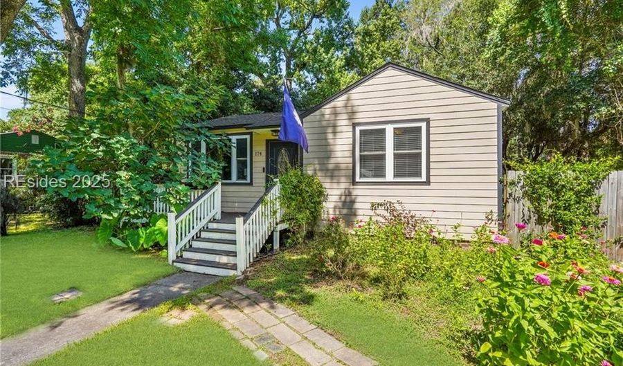 174 James St, Beaufort, SC 29902 - 2 Beds, 1 Bath
