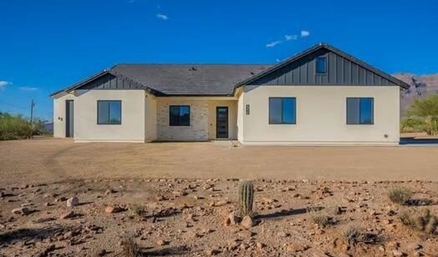 6126 E Southern Ave, Apache Junction, AZ 85119 - 5 Beds, 3 Bath