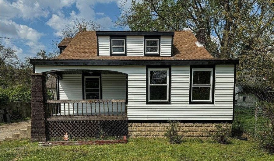 4324 Southern Blvd, Youngstown, OH 44512 - 5 Beds, 2 Bath