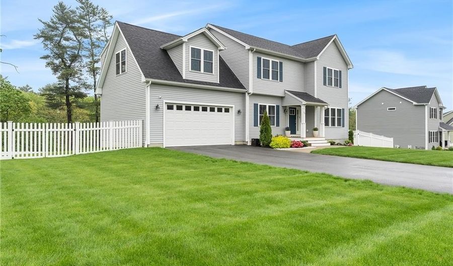 13 Minglewood Dr, Coventry, RI 02816 - 3 Beds, 3 Bath
