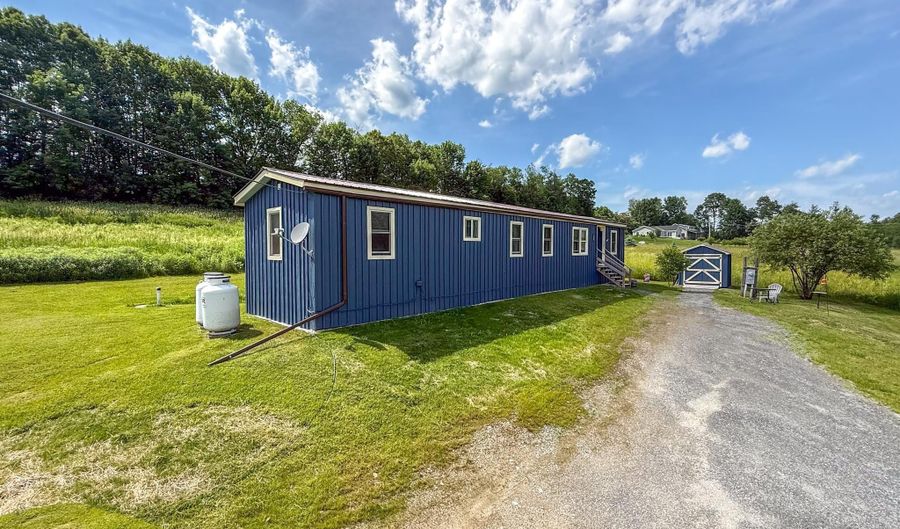 284 Cross Rd, Bradford, VT 05033 - 3 Beds, 1 Bath
