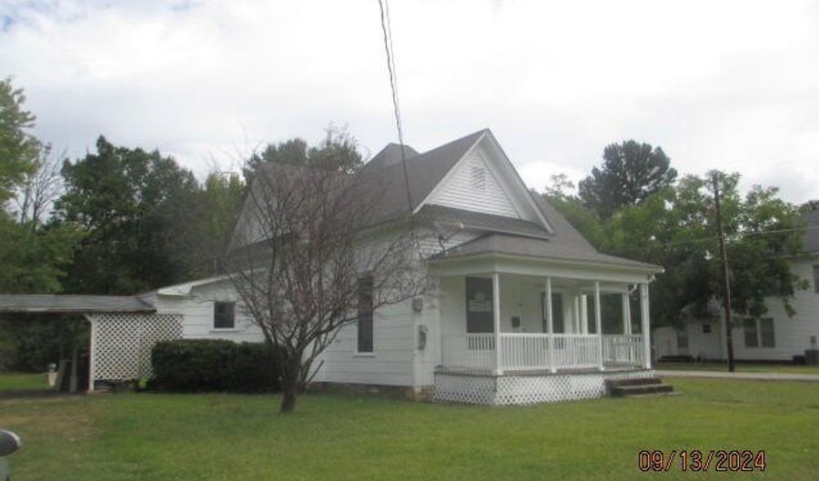 613 NE 2nd St, Atkins, AR 72823 - 3 Beds, 2 Bath