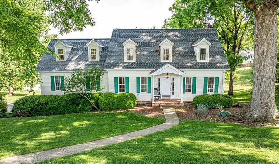20010 Oakwood Dr, Abingdon, VA 24211 - 5 Beds, 4 Bath