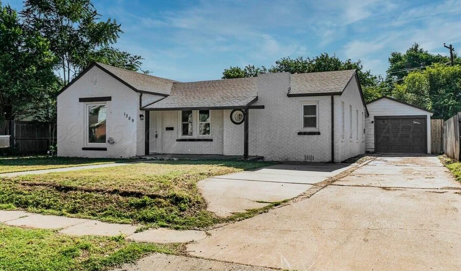 1309 BELLAIRE St, Amarillo, TX 79106 - 3 Beds, 2 Bath