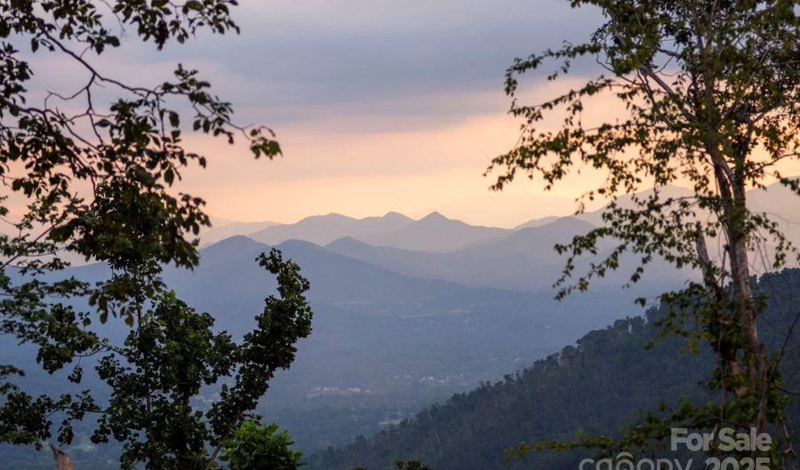 17 Elk Trl, Asheville, NC 28804 - 5 Beds, 6 Bath
