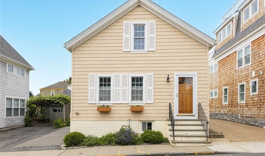 40 Holland St, Newport, RI 02840 - 2 Beds, 2 Bath