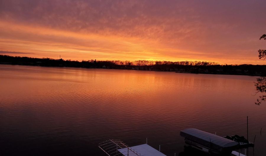 900 Ln 105 Lake James, Angola, IN 46703 - 5 Beds, 4 Bath