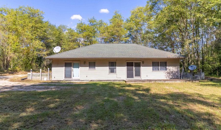 2263 Sutton, Adrian, MI 49221 - 3 Beds, 2 Bath