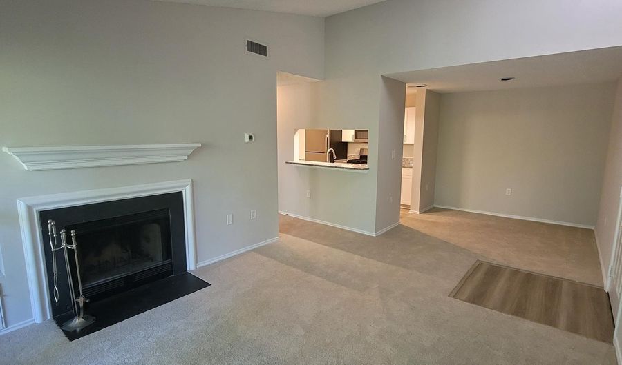 21023 TIMBER RIDGE Ter 301, Ashburn, VA 20147 - 2 Beds, 1 Bath