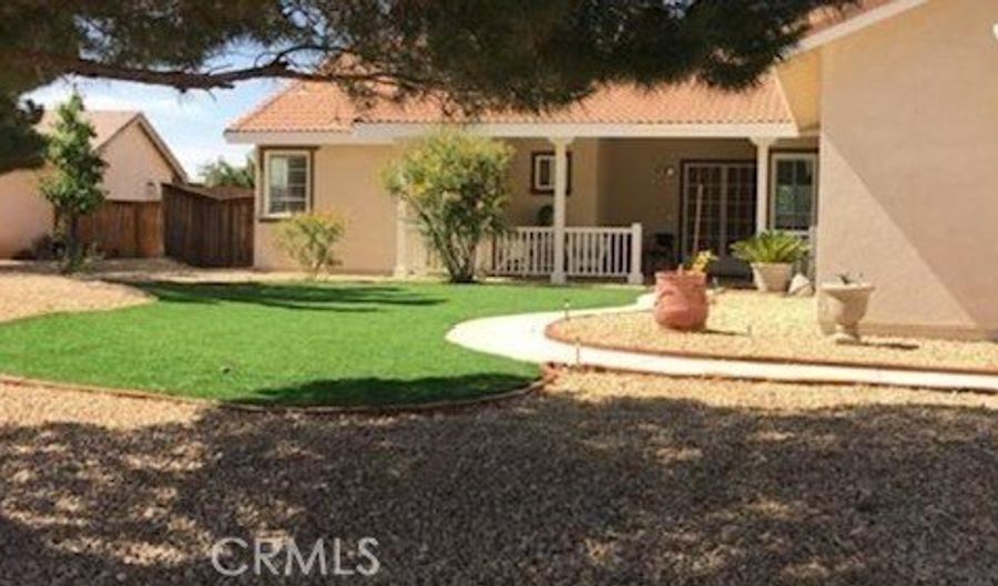 22534 High Vista Pl, Apple Valley, CA 92307 - 3 Beds, 3 Bath
