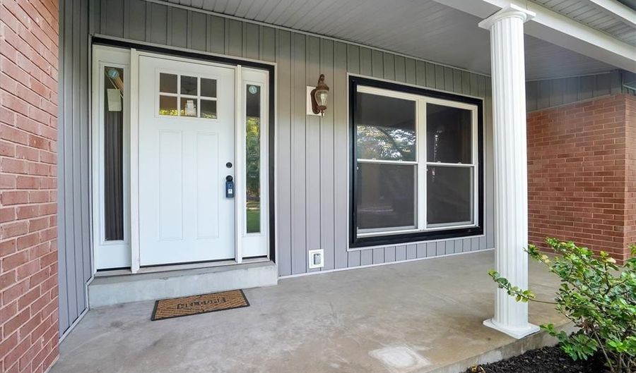 15583 Clayton Rd, Ballwin, MO 63011 - 3 Beds, 2 Bath
