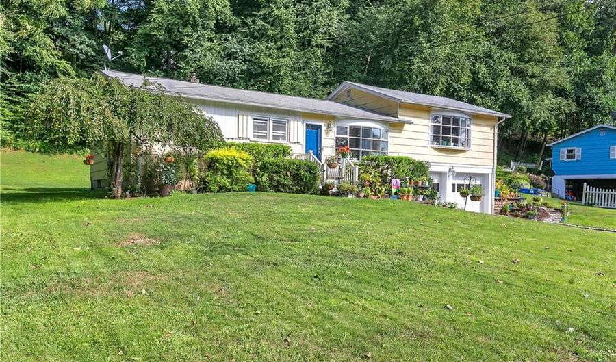 10 Treeland Rd, Shelton, CT 06484 - 3 Beds, 1 Bath