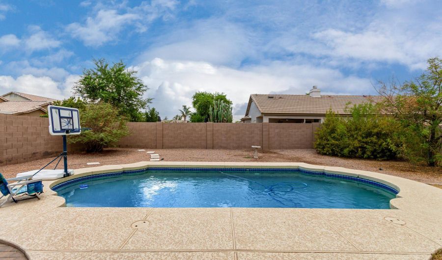 1573 E BOWMAN Dr, Casa Grande, AZ 85122 - 5 Beds, 3 Bath