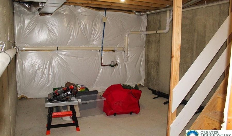 935 Graystone Cir, Allen, PA 18067 - 3 Beds, 3 Bath