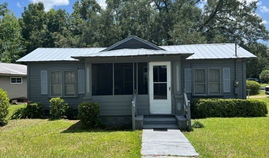 1402 Martin Luther King Jr Dr, Bainbridge, GA 39817 - 2 Beds, 1 Bath